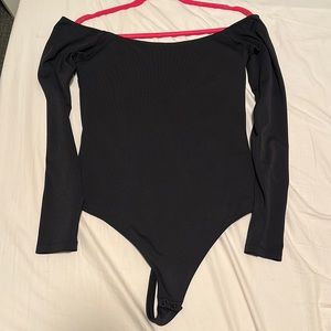aritiza Off-Shoulder Longsleeve Bodysuit